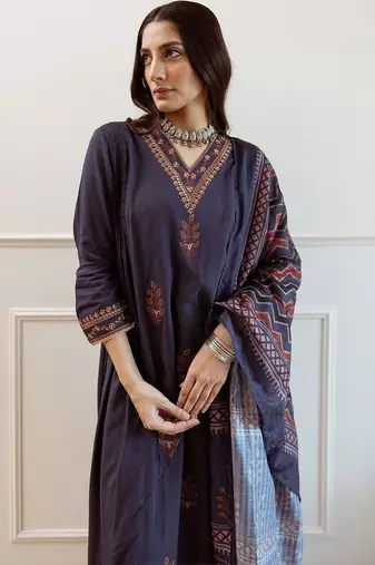 Women Ethnic Motifs Embroidered Regular Thread Work Kurta with Trousers & With Dupatta