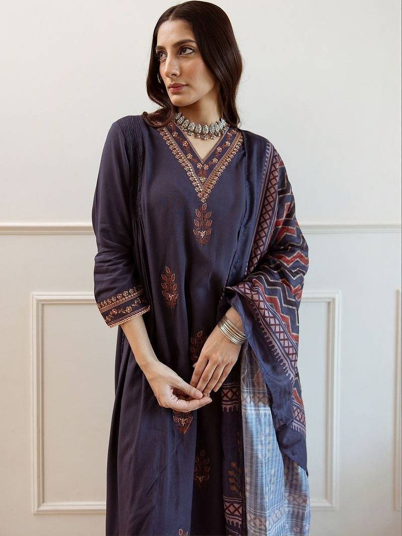 Women Ethnic Motifs Embroidered Regular Thread Work Kurta with Trousers & With Dupatta