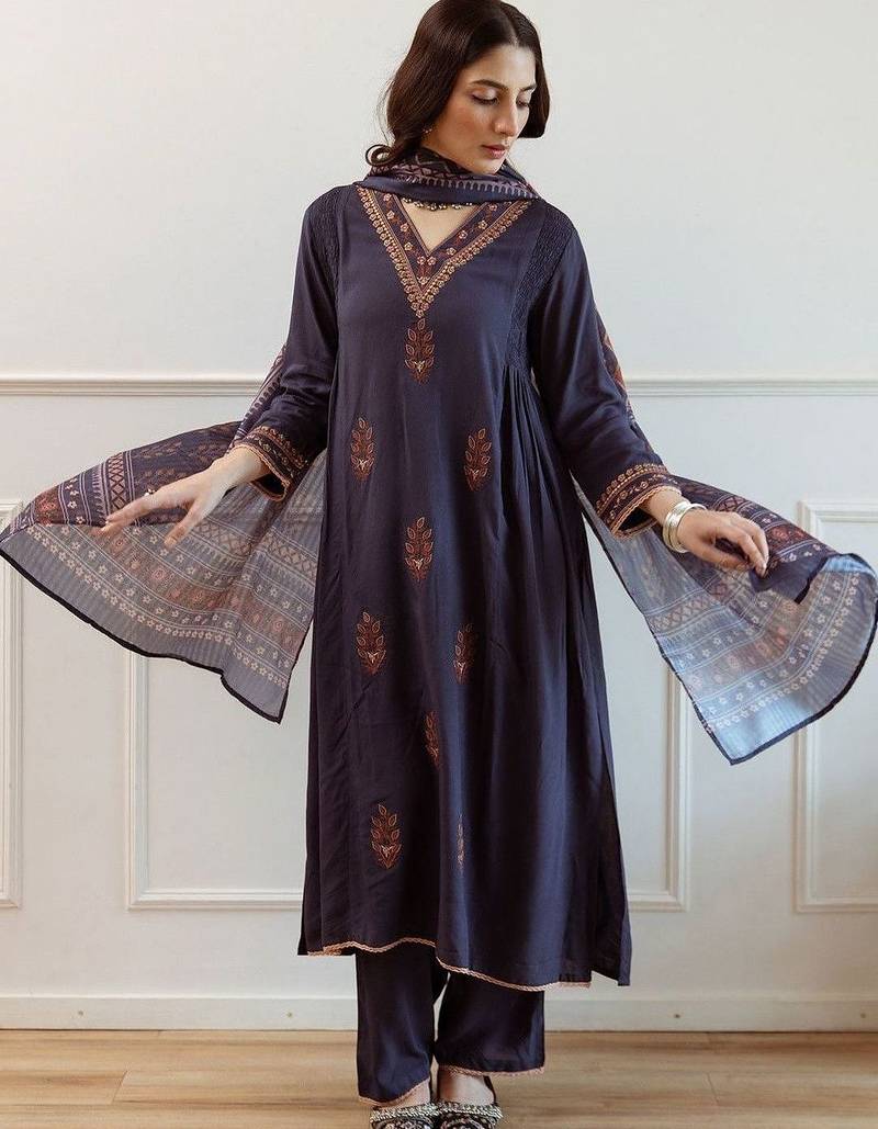 Women Ethnic Motifs Embroidered Regular Thread Work Kurta with Trousers & With Dupatta