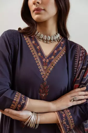 Women Ethnic Motifs Embroidered Regular Thread Work Kurta with Trousers & With Dupatta