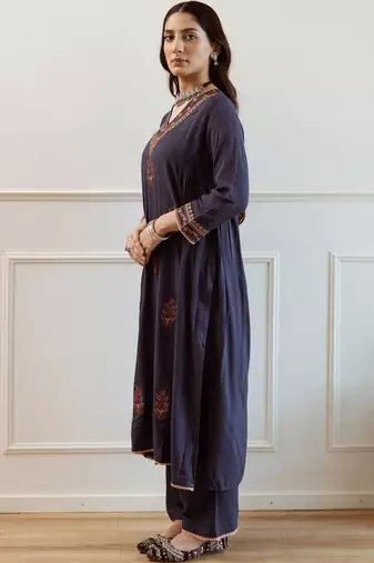 Women Ethnic Motifs Embroidered Regular Thread Work Kurta with Trousers & With Dupatta