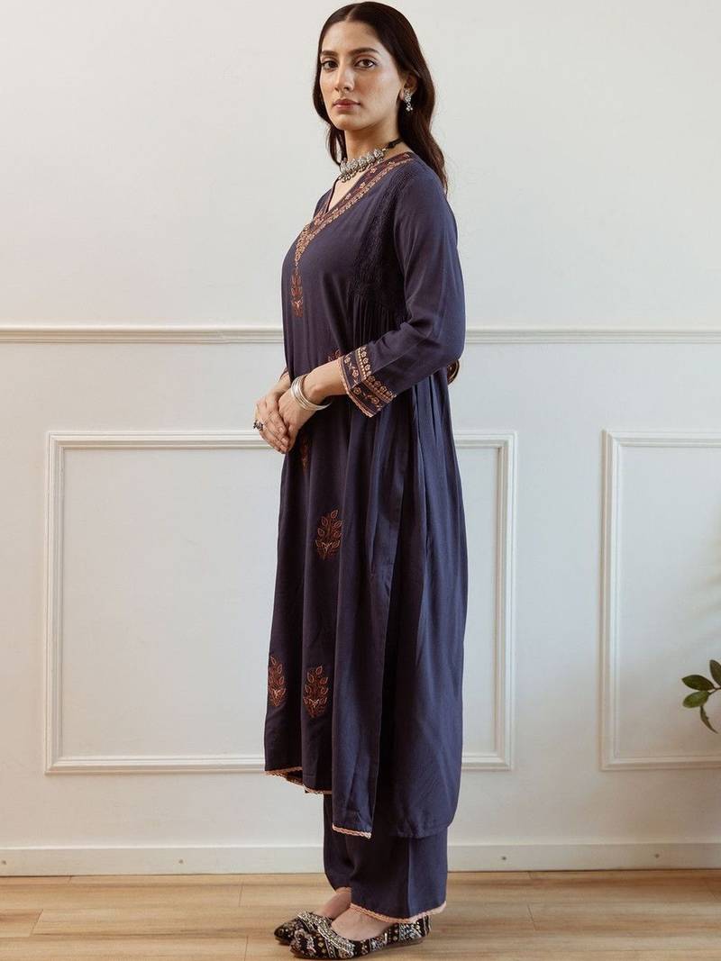 Women Ethnic Motifs Embroidered Regular Thread Work Kurta with Trousers & With Dupatta