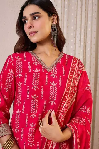 Women Ethnic Motifs Printed Regular Thread Work Chanderi Silk Kurta with Trousers & With Dupatta