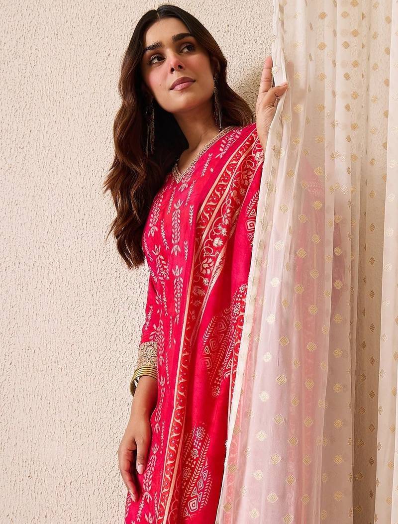 Women Ethnic Motifs Printed Regular Thread Work Chanderi Silk Kurta with Trousers & With Dupatta
