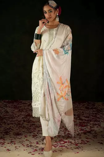 Women Floral Embroidered Regular Thread Work Kurta with Trousers & With Dupatta