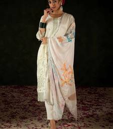 Women Floral Embroidered Regular Thread Work Kurta with Trousers & With Dupatta