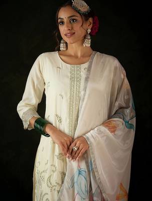 Women Floral Embroidered Regular Thread Work Kurta with Trousers & With Dupatta 3