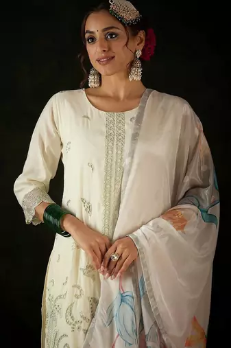Women Floral Embroidered Regular Thread Work Kurta with Trousers & With Dupatta