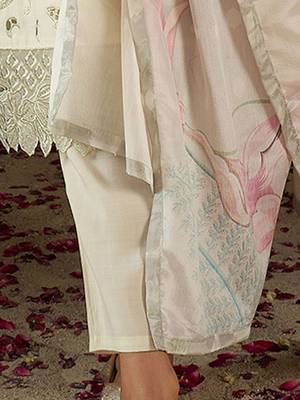 Women Floral Embroidered Regular Thread Work Kurta with Trousers & With Dupatta 4