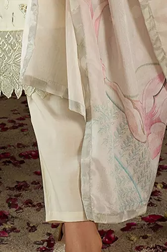 Women Floral Embroidered Regular Thread Work Kurta with Trousers & With Dupatta