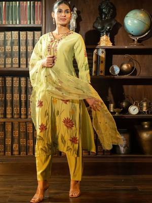 Women Floral Embroidered Regular Thread Work Kurta with Trousers & With Dupatta 1