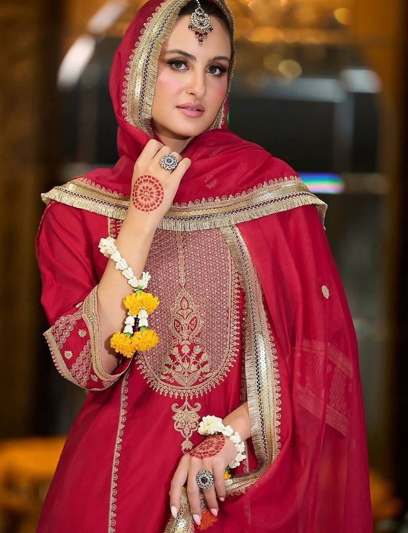 Women Ethnic Motifs Embroidered Regular Kurta with Trousers & With Dupatta