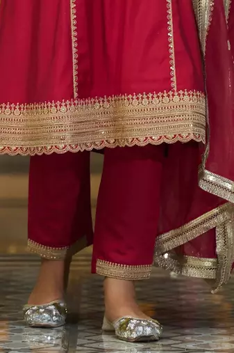Women Ethnic Motifs Embroidered Regular Kurta with Trousers & With Dupatta