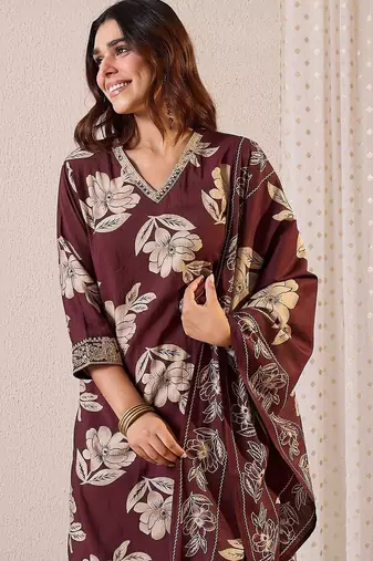 Women Floral Printed Regular Chanderi Silk Kurta with Trousers & With Dupatta