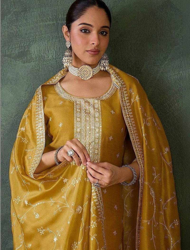 Women Ethnic Motifs Embroidered Regular Thread Work Kurta with Trousers & With Dupatta