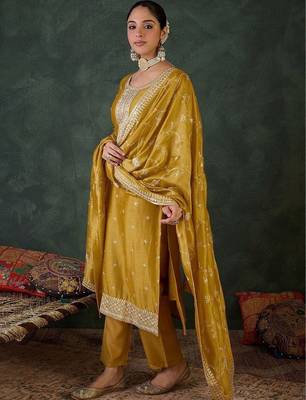 Women Ethnic Motifs Embroidered Regular Thread Work Kurta with Trousers & With Dupatta 3
