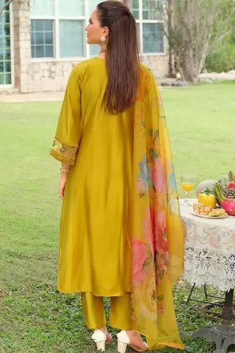 Women Floral Embroidered Regular Thread Work Kurta with Trousers & With Dupatta