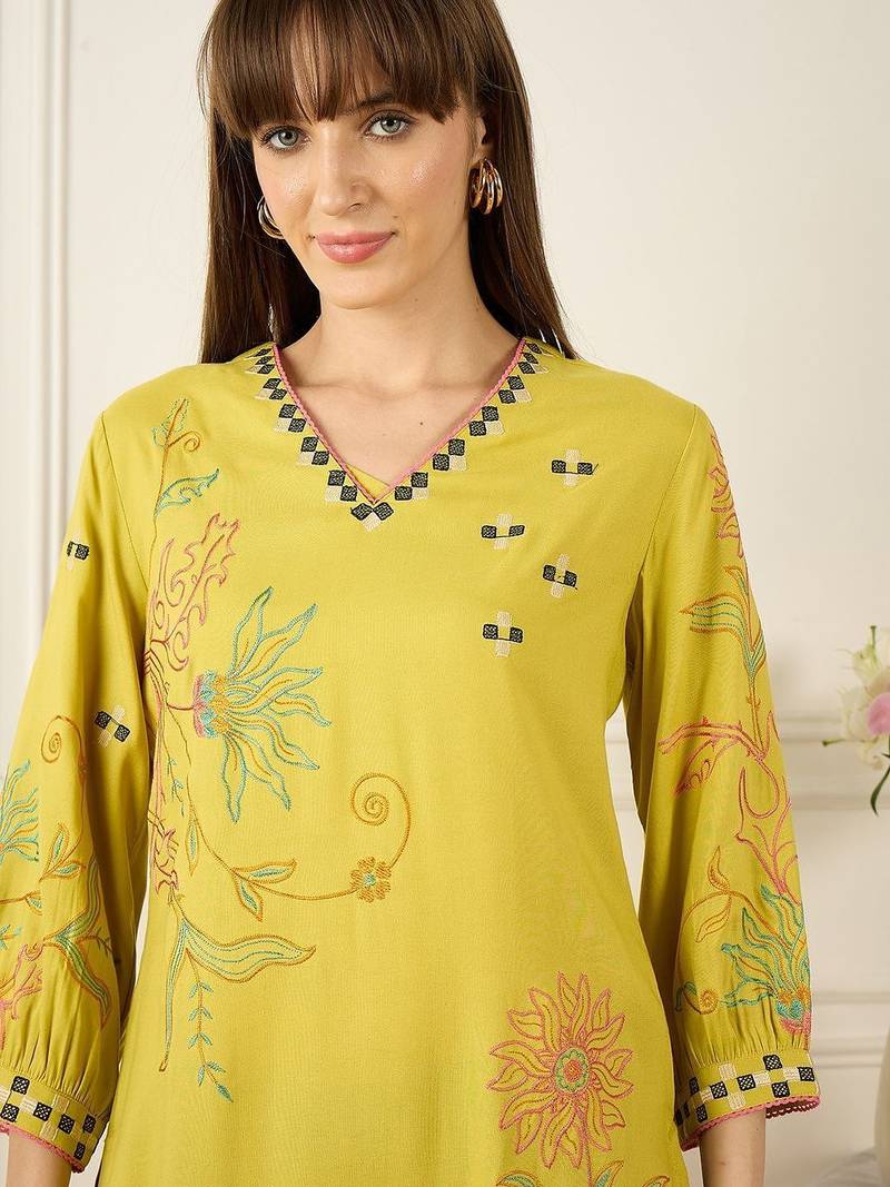 Women Ethnic Motifs Embroidered Regular Thread Work Kurta with Palazzos