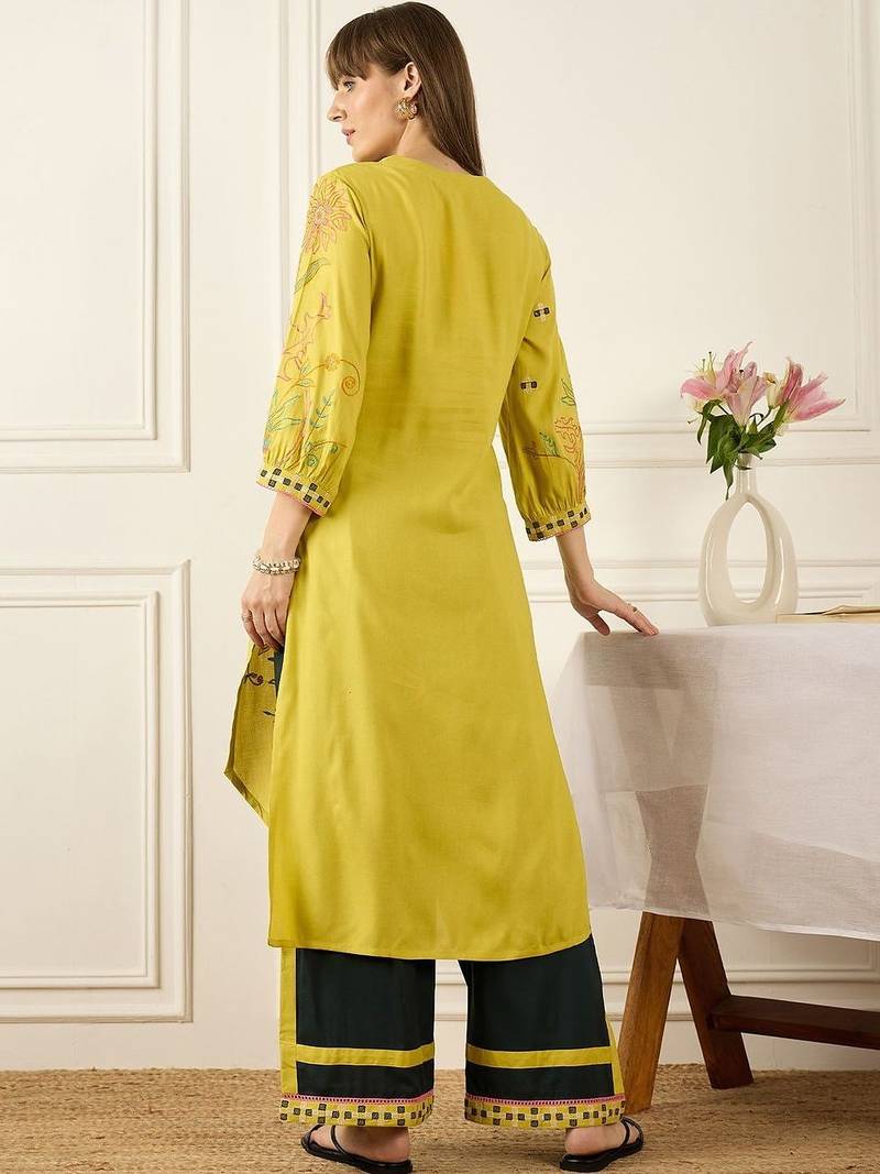 Women Ethnic Motifs Embroidered Regular Thread Work Kurta with Palazzos