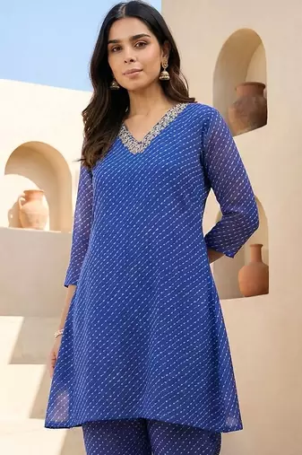 Women Ethnic Motifs Printed Regular Kurti with Trousers