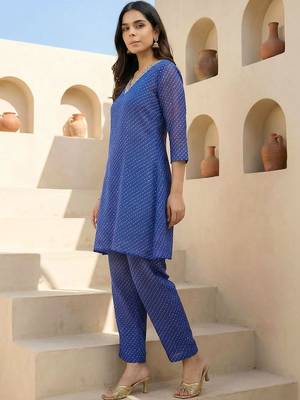 Women Ethnic Motifs Printed Regular Kurti with Trousers 3