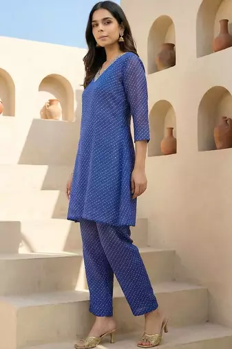 Women Ethnic Motifs Printed Regular Kurti with Trousers