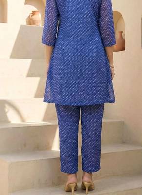 Women Ethnic Motifs Printed Regular Kurti with Trousers 4