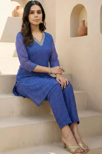 Women Ethnic Motifs Printed Regular Kurti with Trousers