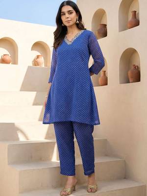 Women Ethnic Motifs Printed Regular Kurti with Trousers 6