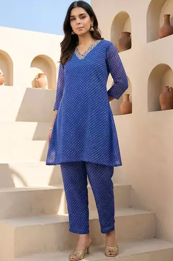 Women Ethnic Motifs Printed Regular Kurti with Trousers
