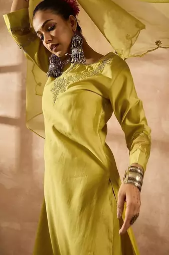 Women Ethnic Motifs Embroidered Regular Thread Work Liva Kurta with Palazzos & With Dupatta