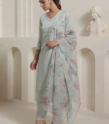 Women Floral Regular Thread Work Kurta with Trousers & With Dupatta