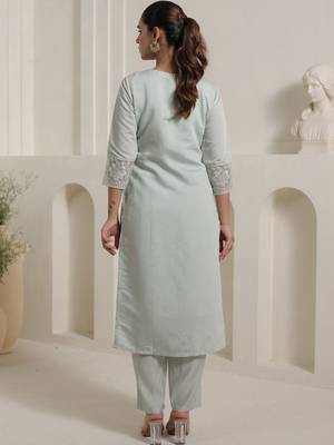 Women Floral Regular Thread Work Kurta with Trousers & With Dupatta 5