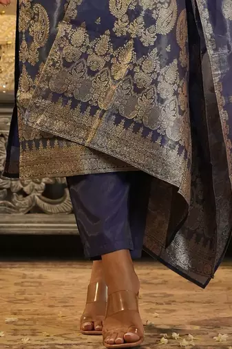 Women Ethnic Motifs Regular Liva Kurta with Trousers & With Dupatta