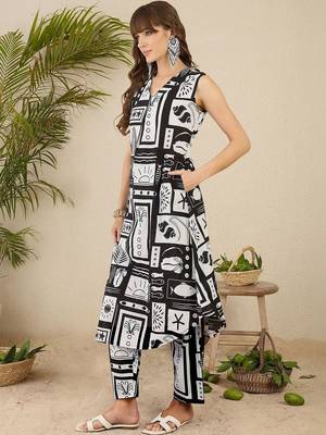 Women Printed Regular Pure Cotton Kurta with Trousers 6