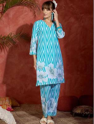 Women Printed Regular Pure Cotton Kurta with Trousers 6