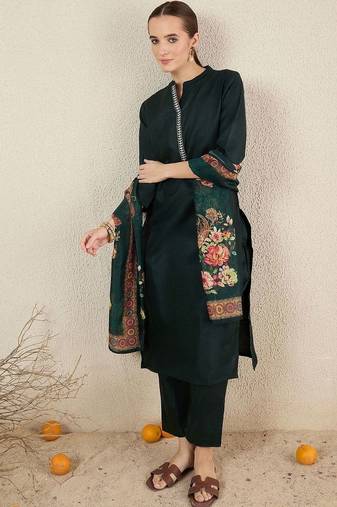Women Floral Embroidered Regular Thread Work Kurta with Trousers & With Dupatta