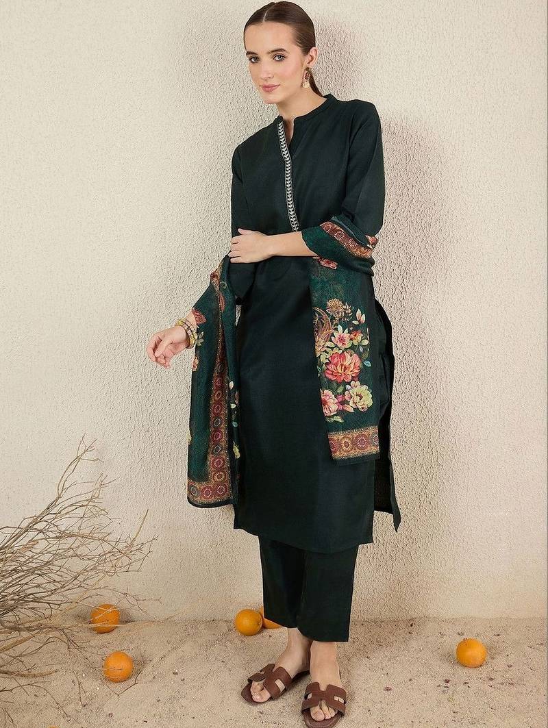 Women Floral Embroidered Regular Thread Work Kurta with Trousers & With Dupatta