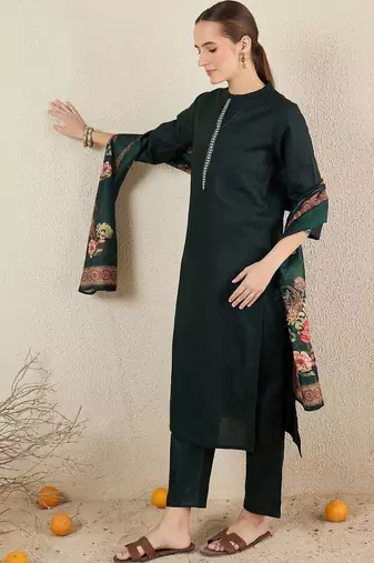 Women Floral Embroidered Regular Thread Work Kurta with Trousers & With Dupatta