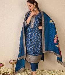Women Ethnic Motifs Regular Kurta with Trousers & With Dupatta