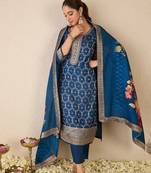 Women Ethnic Motifs Regular Kurta with Trousers & With Dupatta