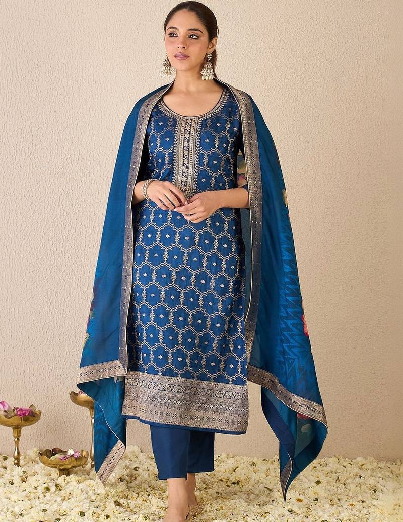 Women Ethnic Motifs Regular Kurta with Trousers & With Dupatta