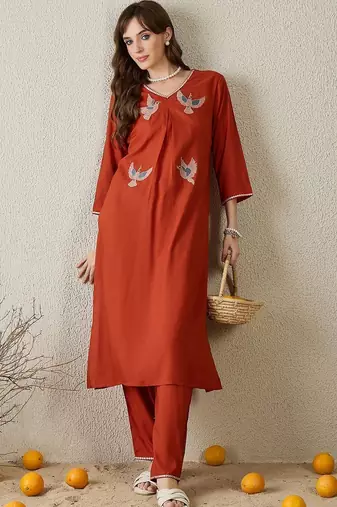 Women Ethnic Motifs Embroidered Regular Thread Work Kurta with Palazzos