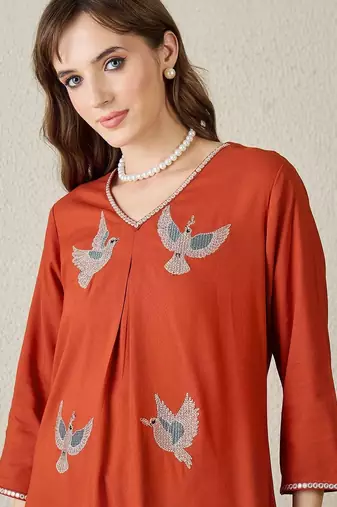 Women Ethnic Motifs Embroidered Regular Thread Work Kurta with Palazzos