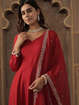 Women Regular Liva Kurta with Trousers & With Dupatta 3