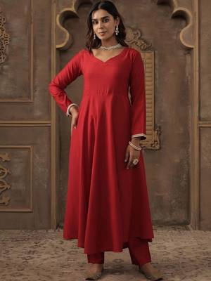 Women Regular Liva Kurta with Trousers & With Dupatta 4