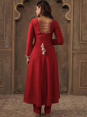 Women Regular Liva Kurta with Trousers & With Dupatta 7