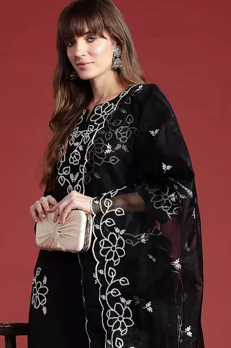 Women Floral Embroidered Regular Thread Work Kurta with Trousers & With Dupatta