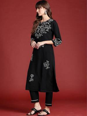 Women Floral Embroidered Regular Thread Work Kurta with Trousers & With Dupatta 3