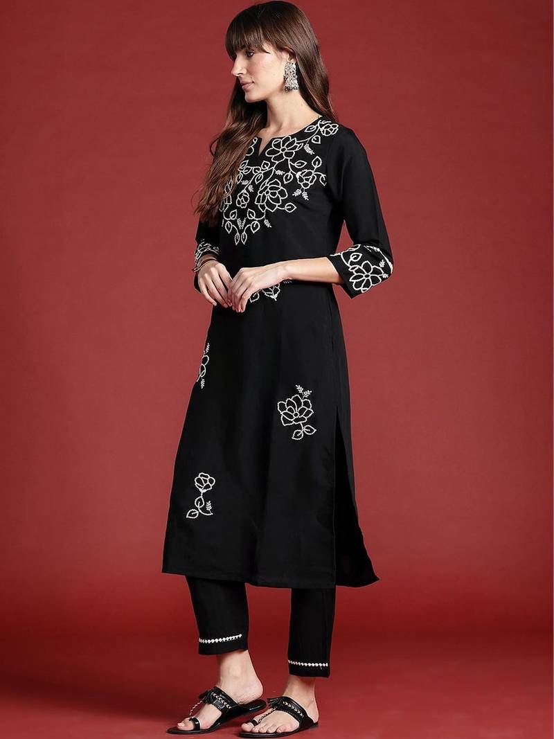 Women Floral Embroidered Regular Thread Work Kurta with Trousers & With Dupatta